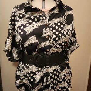 Eesome Tiger Print oversized Silky Blouse black & white!!!